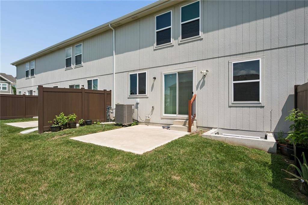 3714 SW Walsh Dr, Lee's Summit, MO 64082