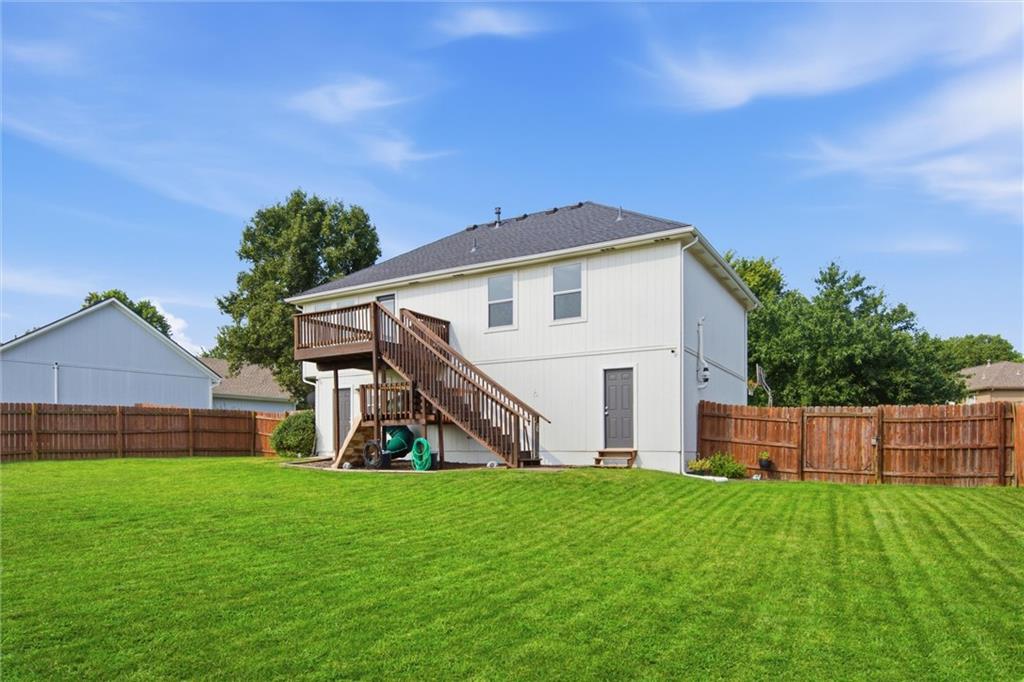 5827 Meadowsweet Ln, Shawnee, KS 66226