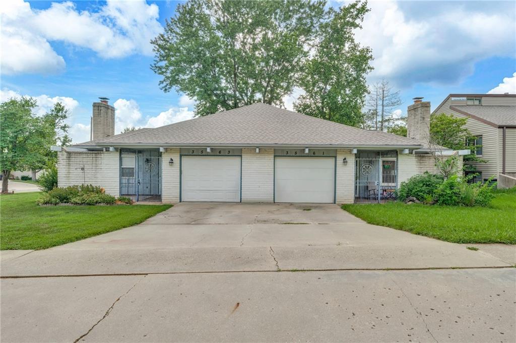 3563 SW Cambridge Ave, Topeka, KS 66614