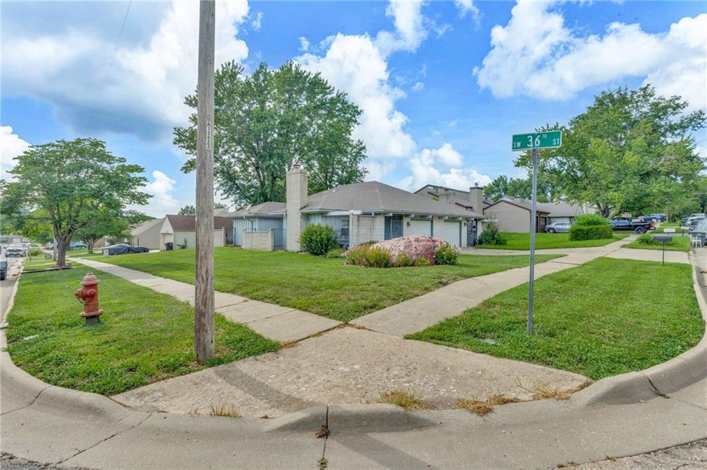 3563 SW Cambridge Ave, Topeka, KS 66614
