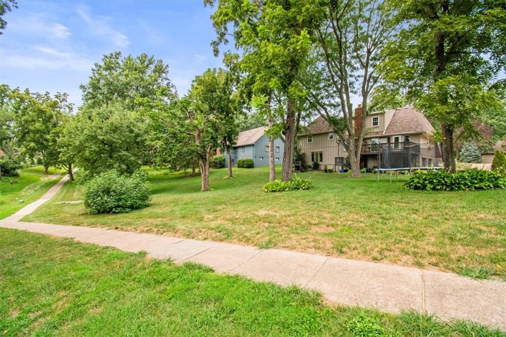 4524 NW Bramble Trl, Lee's Summit, MO 64064