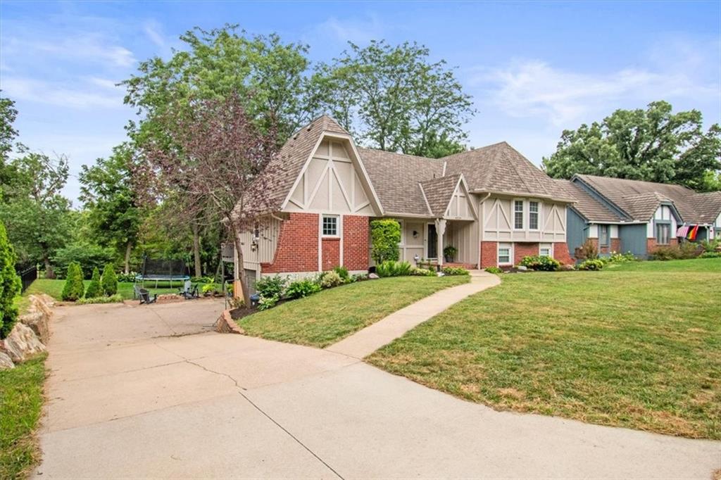 4524 NW Bramble Trl, Lee's Summit, MO 64064