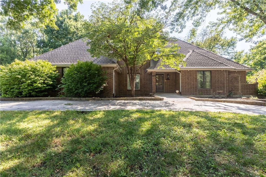 715 Sunset Ln, Belton, MO 64012