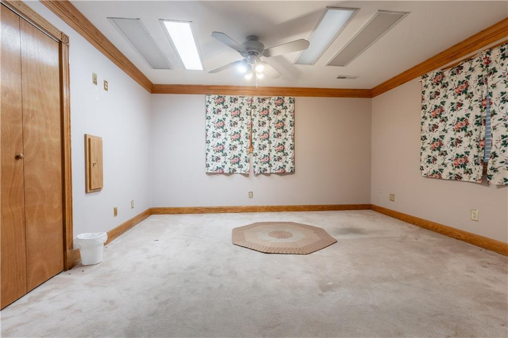 715 Sunset Ln, Belton, MO 64012