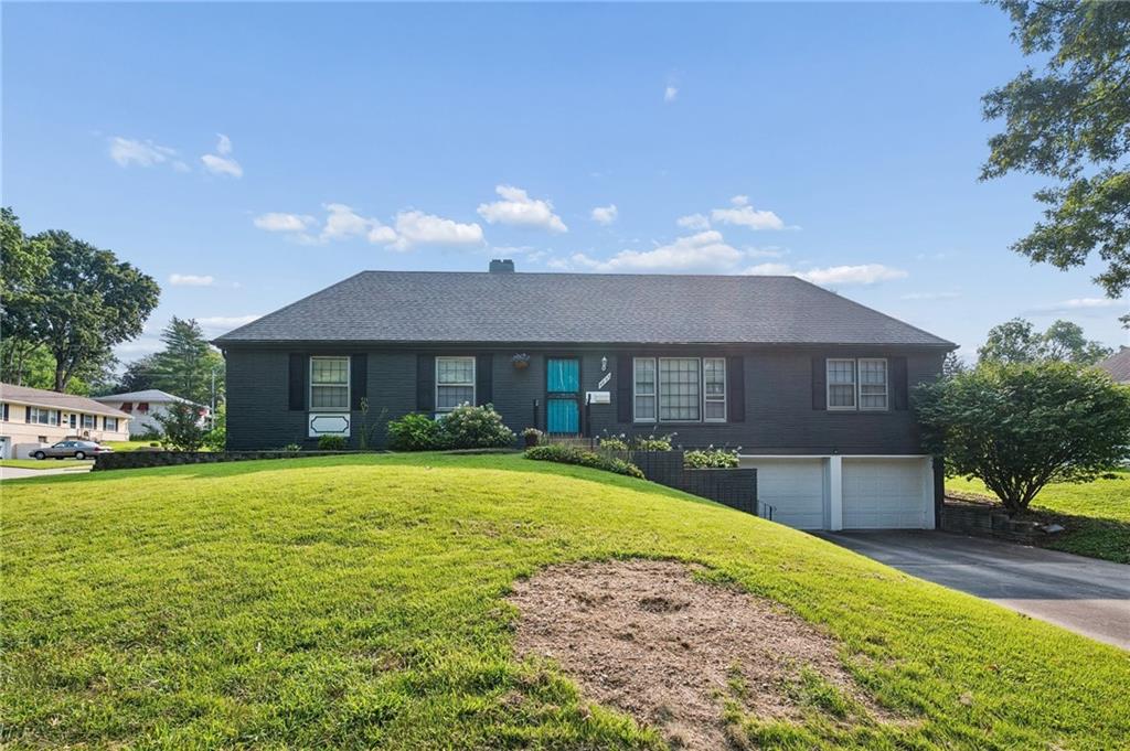 4835 NE Sherwood Dr, Kansas City, MO 64119
