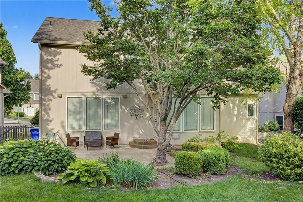 7228 Widmer Rd, Shawnee, KS 66216