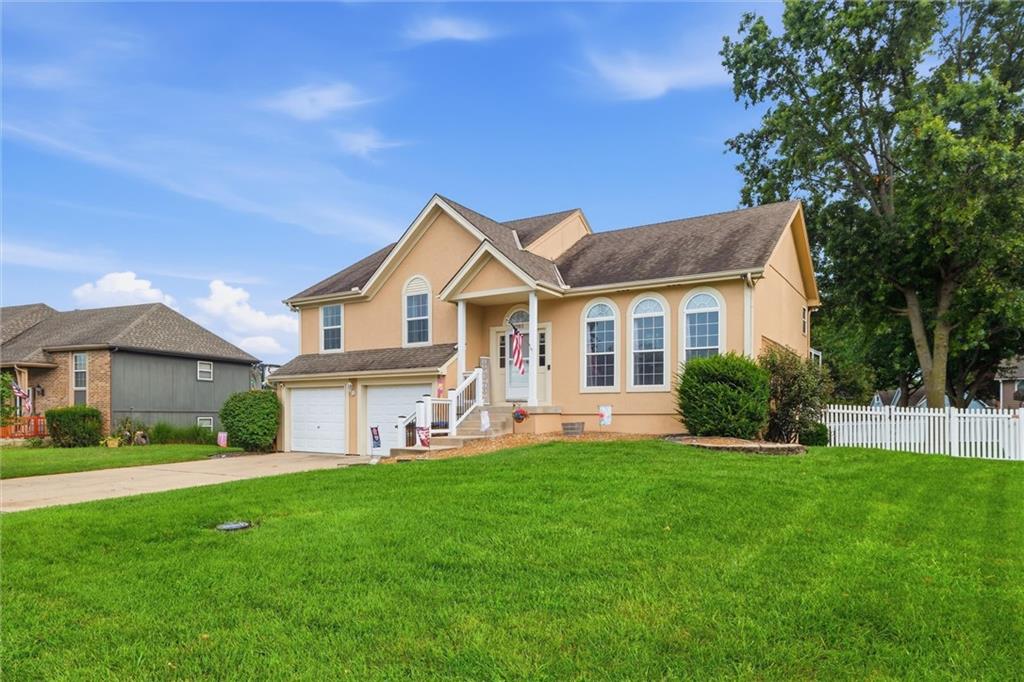 903 Silver Lake Cir, Raymore, MO 64083