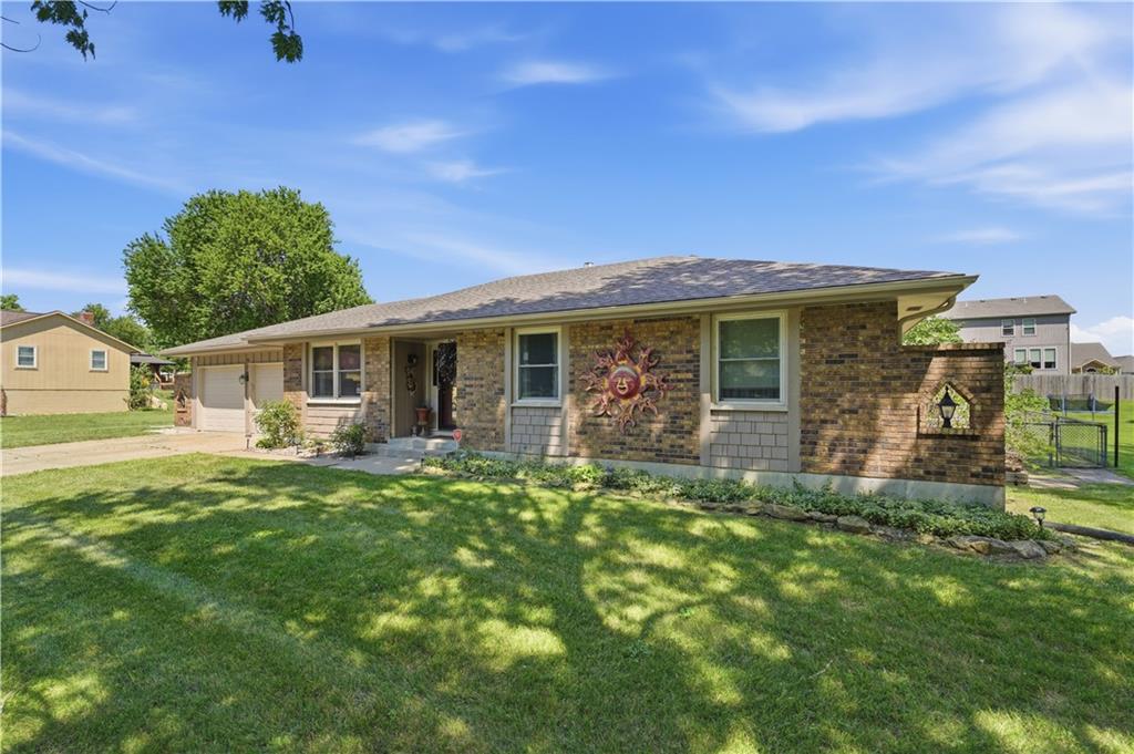 914 Gregory St, Peculiar, MO 64078