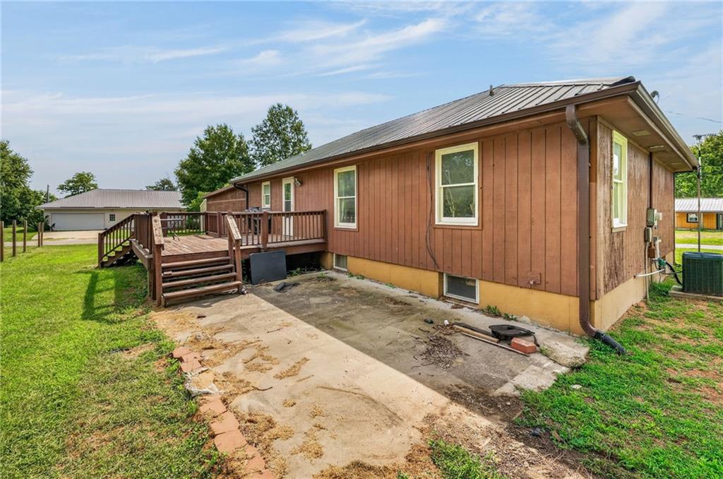 305 E Elm St, Polo, MO 64671
