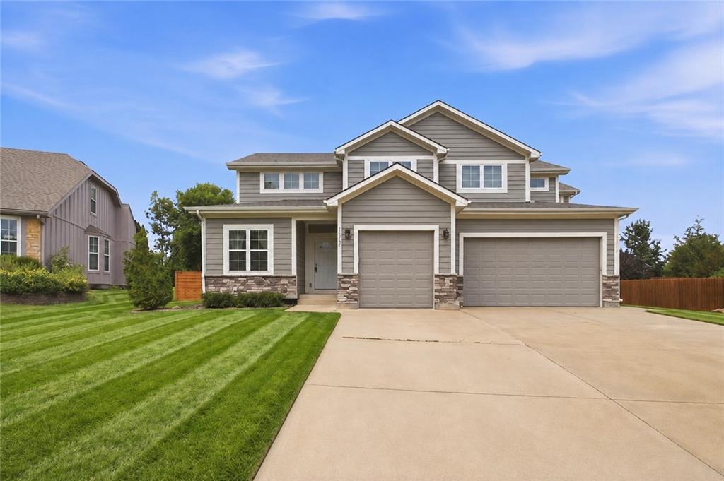 10906 W 115th St, Overland Park, KS 66210