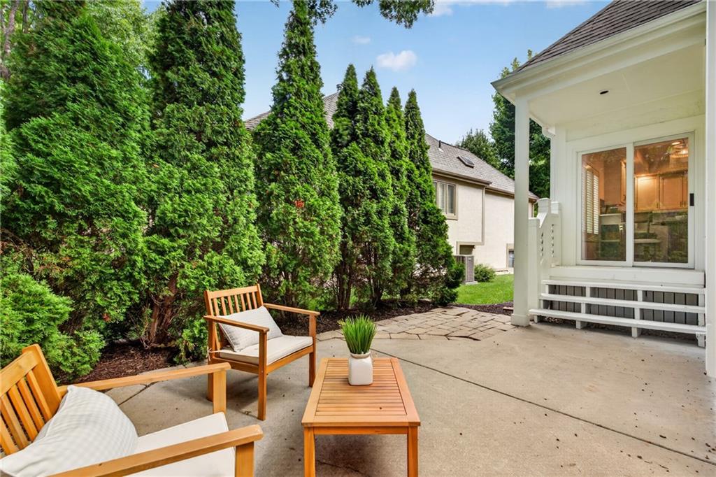 4516 W 125th St, Leawood, KS 66209