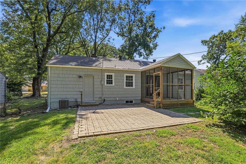 2610 W 79th St, Prairie Village, KS 66208