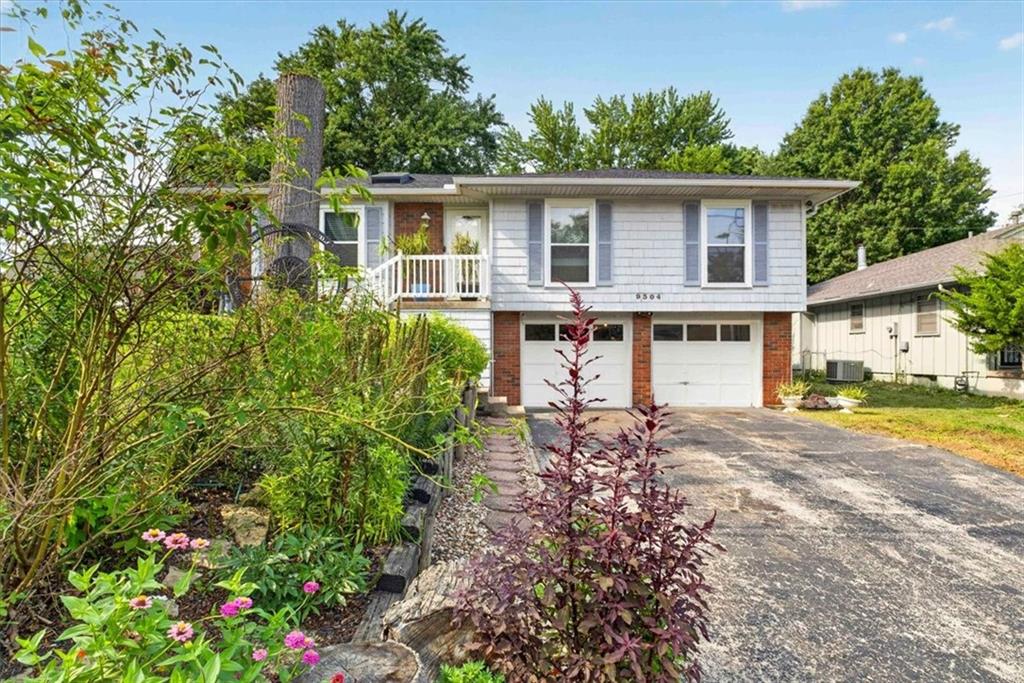 9304 E 27th St S, Independence, MO 64052