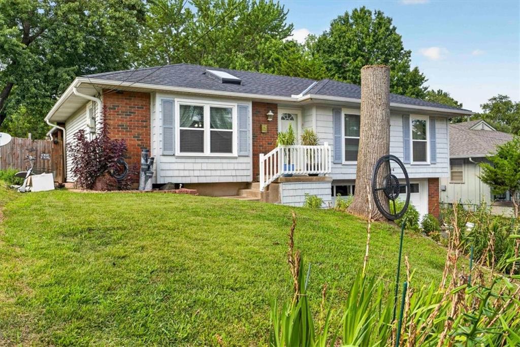 9304 E 27th St S, Independence, MO 64052