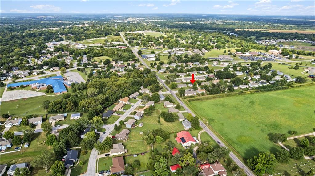 504 Younger Dr, Harrisonville, MO 64701