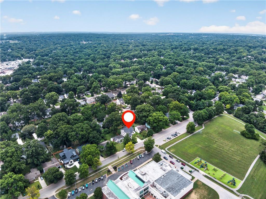 4017 W 67 St, Prairie Village, KS 66208