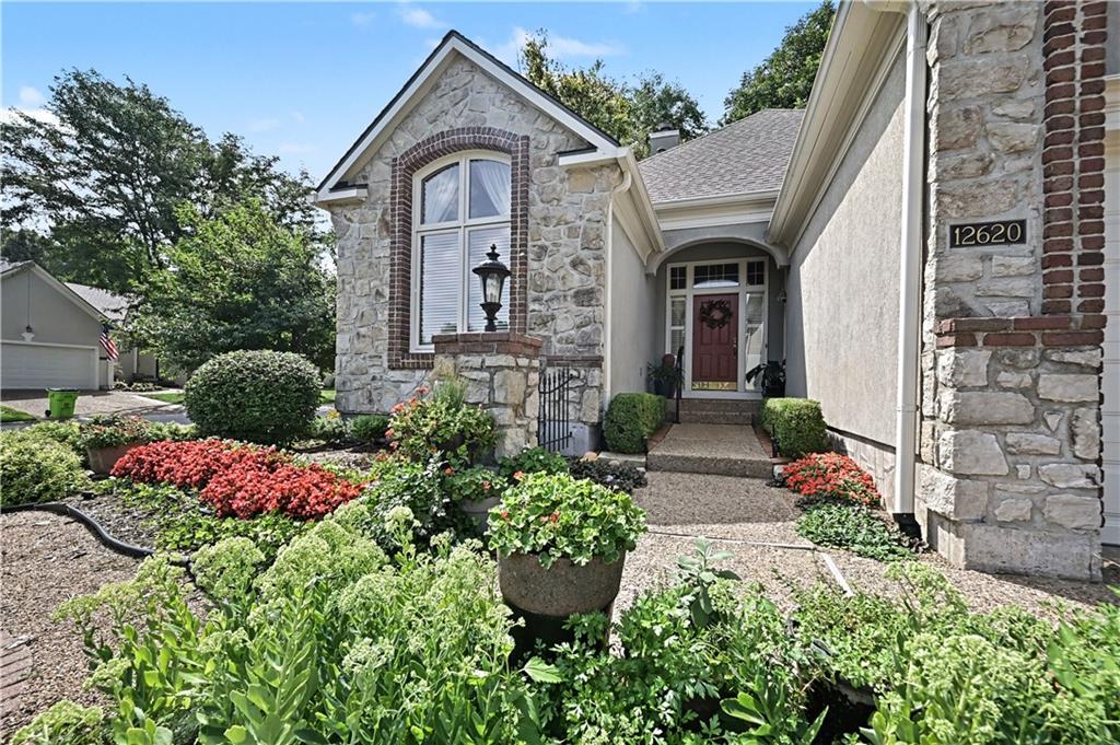 12620 Cedar St, Leawood, KS 66209