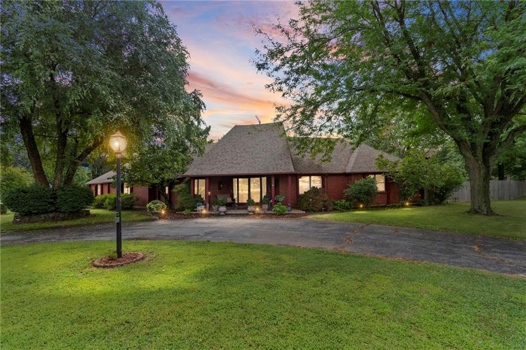 1900 E Arcadia Dr, Clinton, MO 64735