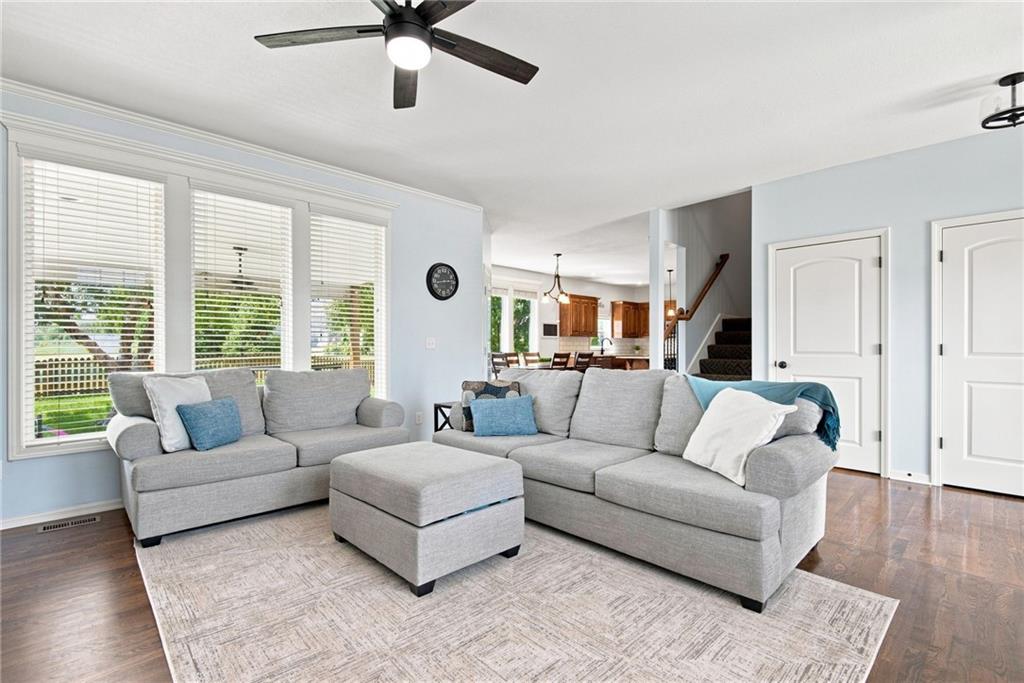 16584 S Lind Rd, Olathe, KS 66062