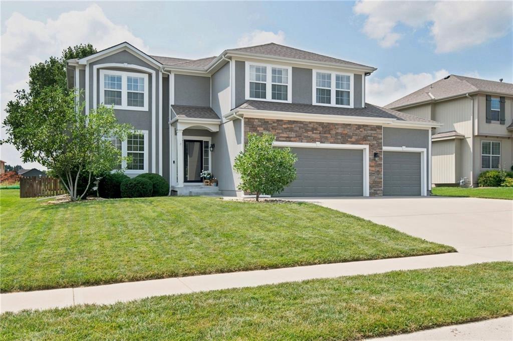 16584 S Lind Rd, Olathe, KS 66062
