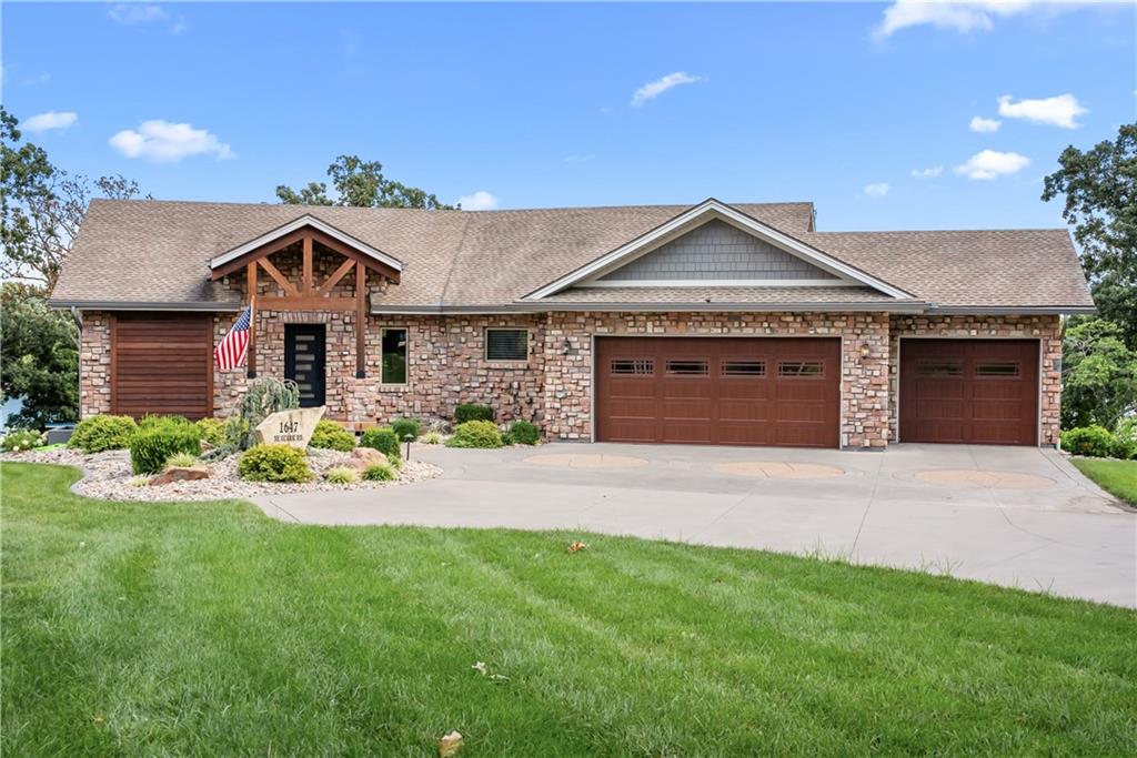 1647 NE Ozark Dr, Lee's Summit, MO 64086