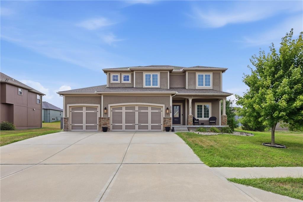 1729 Cambridge Cir, Kearney, MO 64060