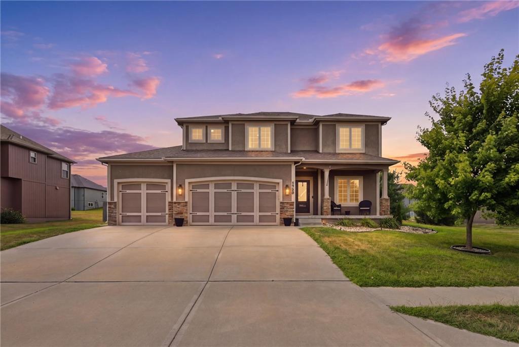 1729 Cambridge Cir, Kearney, MO 64060