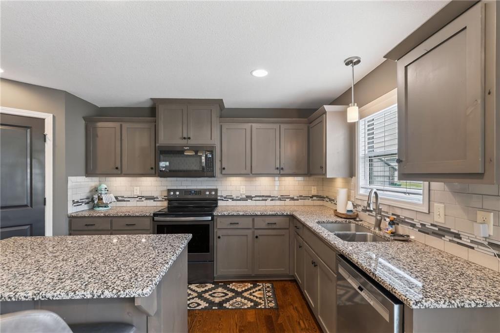 10006 E 212th St, Peculiar, MO 64078