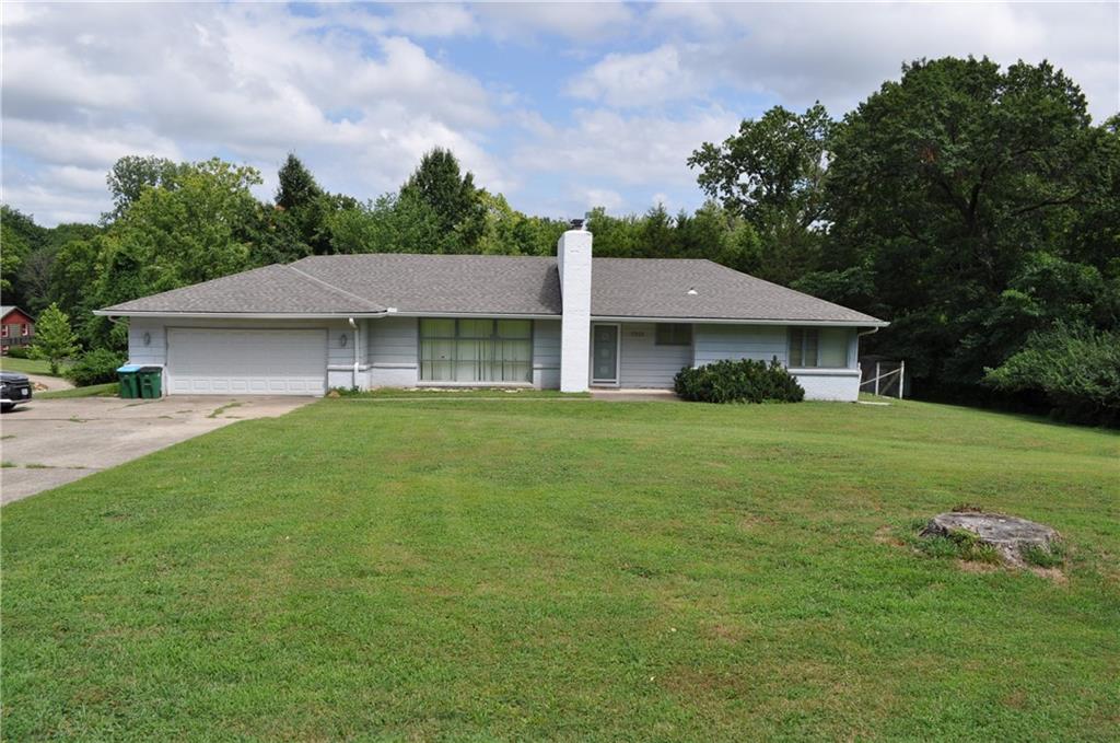 7515 NW Lake Rd, Platte Woods, MO 64151