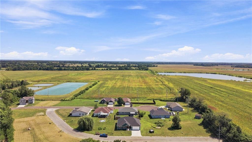 206 Constitution Ln, East Lynne, MO 64743