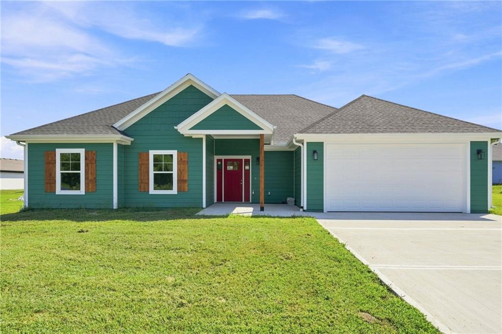 206 Constitution Ln, East Lynne, MO 64743