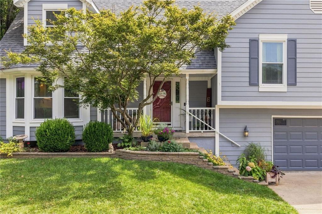 947 E Oakview St, Olathe, KS 66061