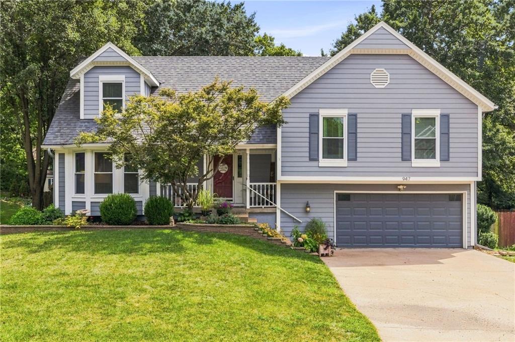 947 E Oakview St, Olathe, KS 66061