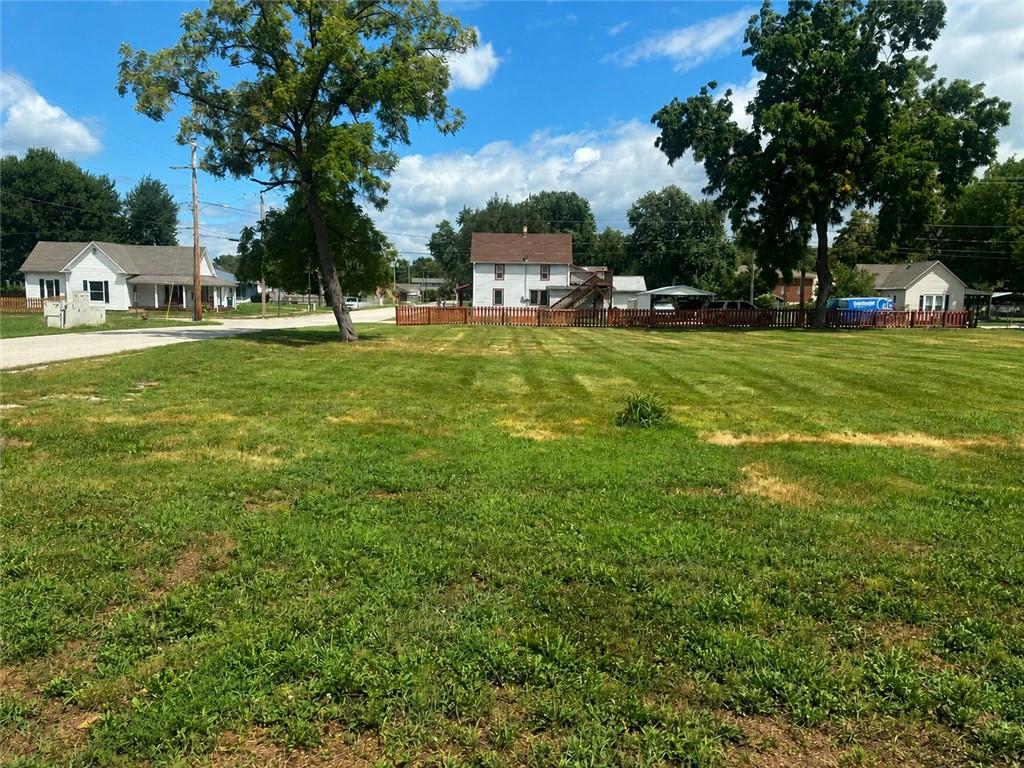 201 W Brasfield St, Smithville, MO 64089