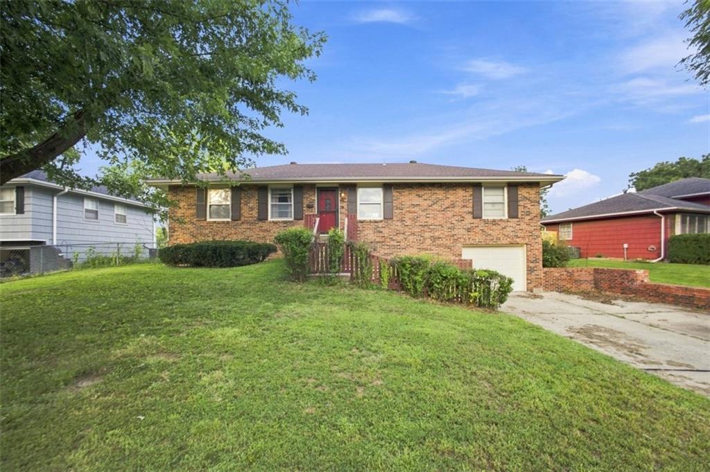 207 Augustus Dr, Excelsior Springs, MO 64024
