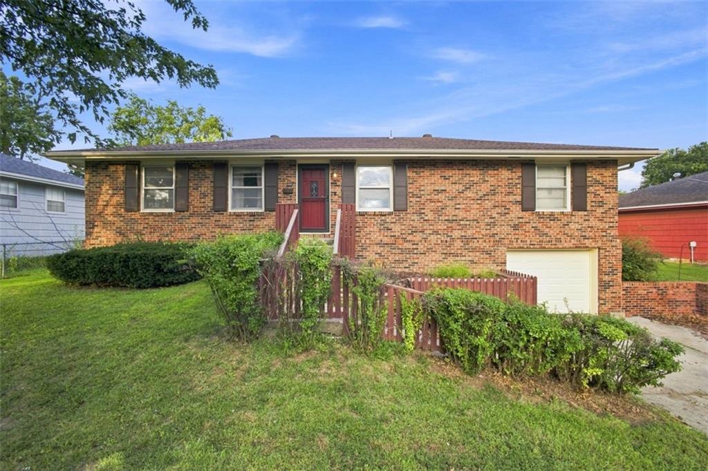 207 Augustus Dr, Excelsior Springs, MO 64024