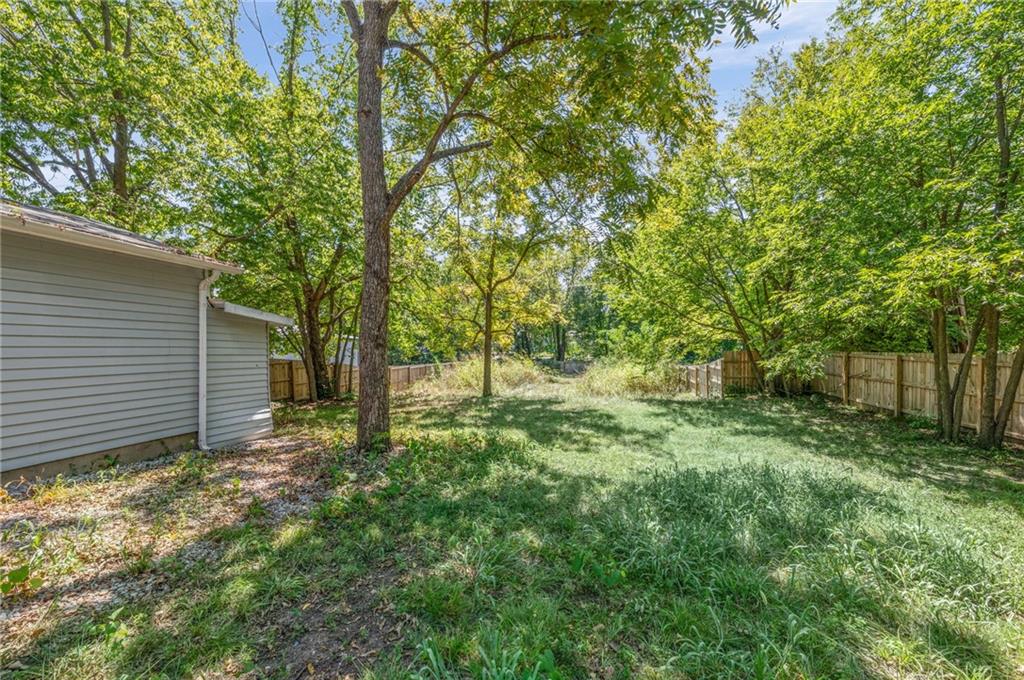 120 E 6th St, Tonganoxie, KS 66086
