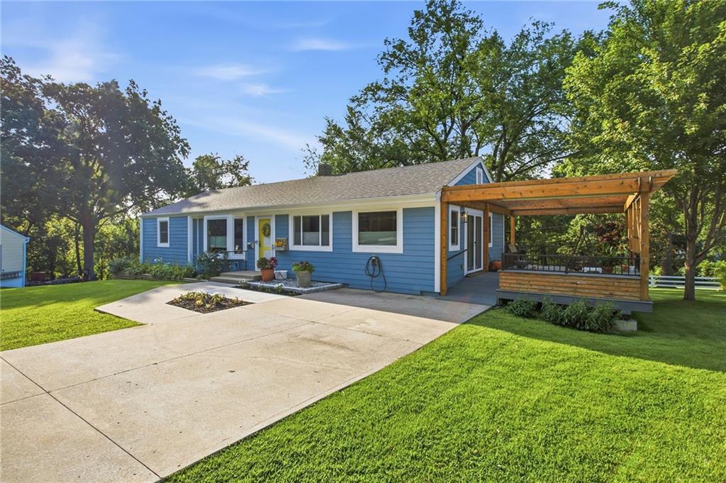 11615 E 38 St S, Independence, MO 64052