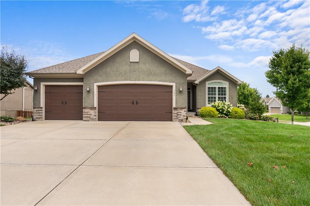 701 SW Elizabeth St, Blue Springs, MO 64015