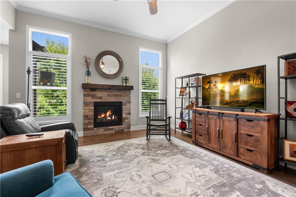 701 SW Elizabeth St, Blue Springs, MO 64015