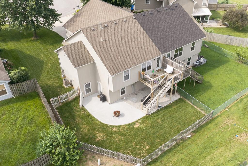2035 Rock Creek Ct, Tonganoxie, KS 66086