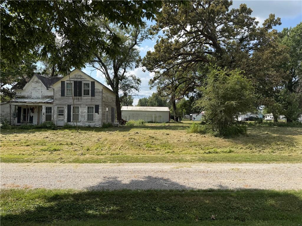 590 4th St, Kidder, MO 64649