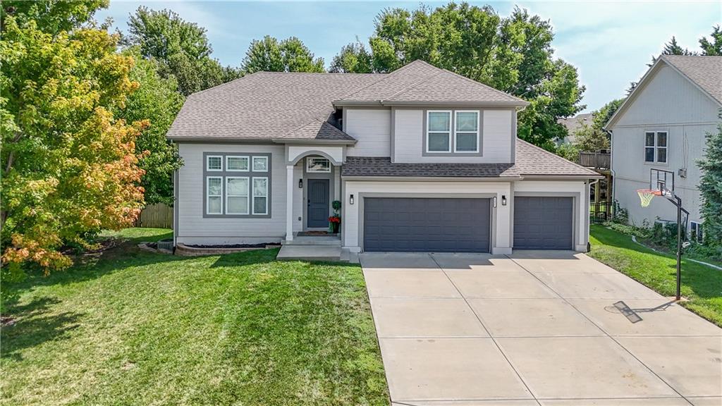 1221 SW Nagona Ln, Lee's Summit, MO 64082