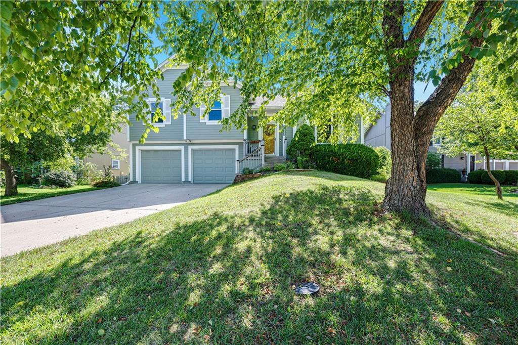 15655 S Apache St, Olathe, KS 66062