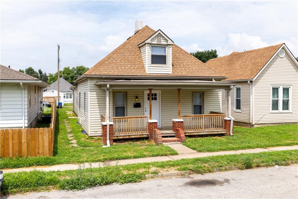 225 W Valley St, St Joseph, MO 64504