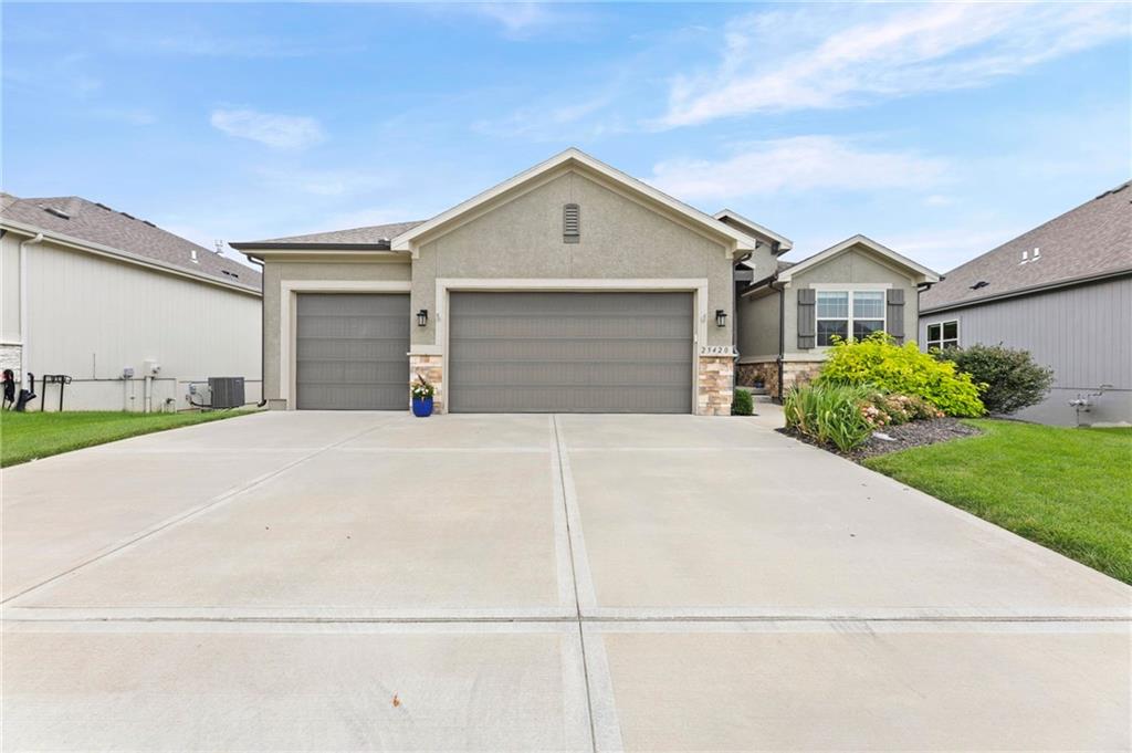25420 W 146th St, Olathe, KS 66061
