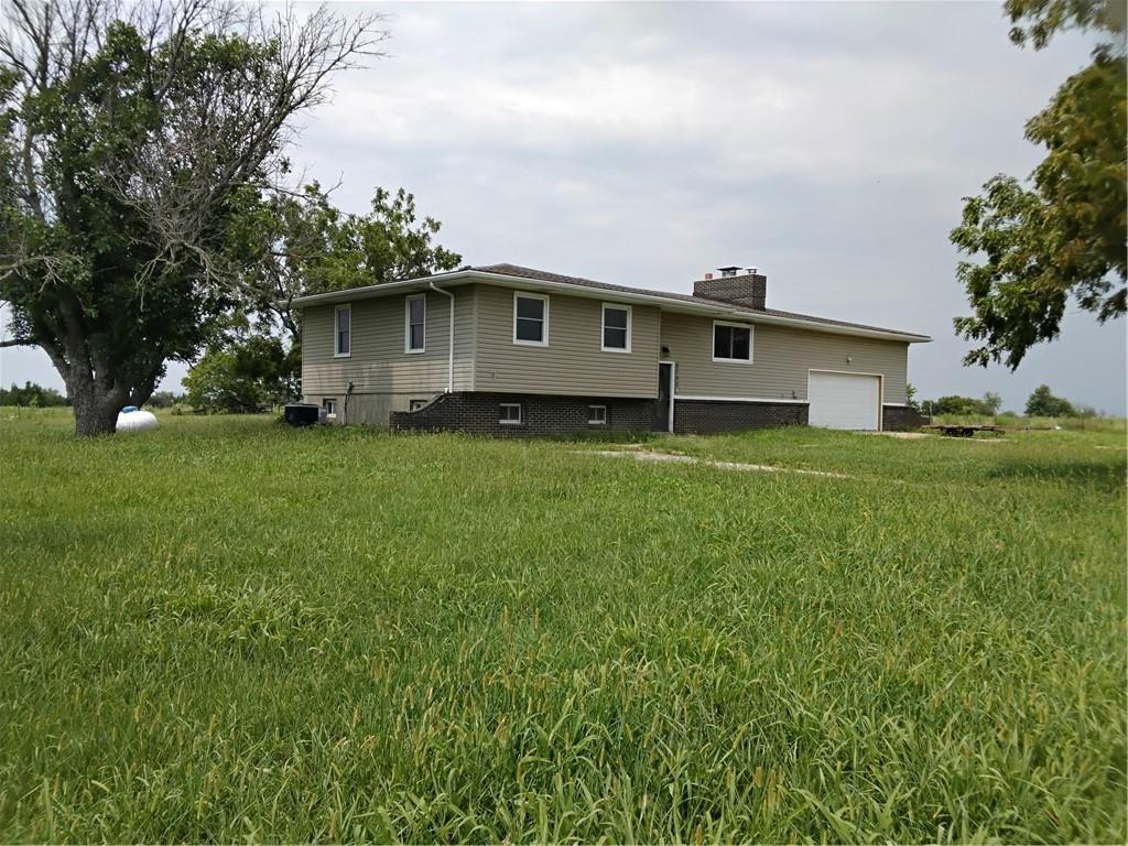 1782 California Rd, Pomona, KS 66076