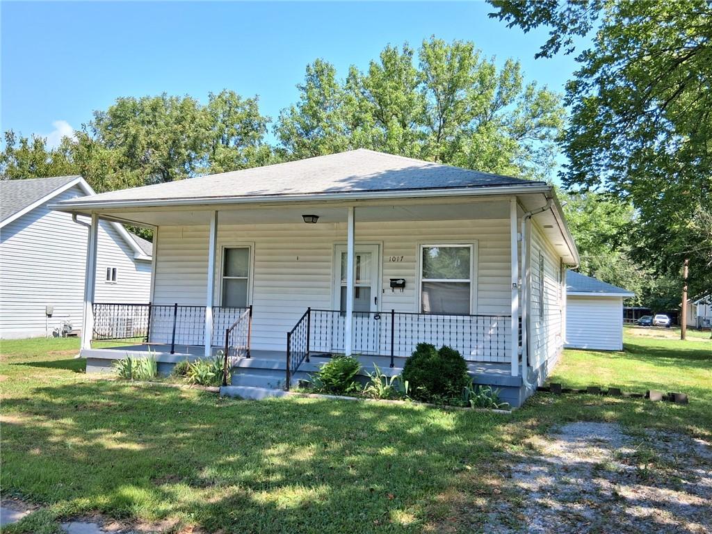 1017 E 14th St, Pittsburg, KS 66762