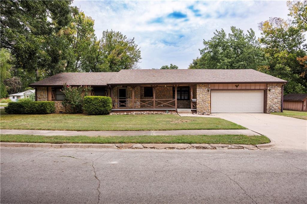 624 N 15th St, Independence, KS 67301