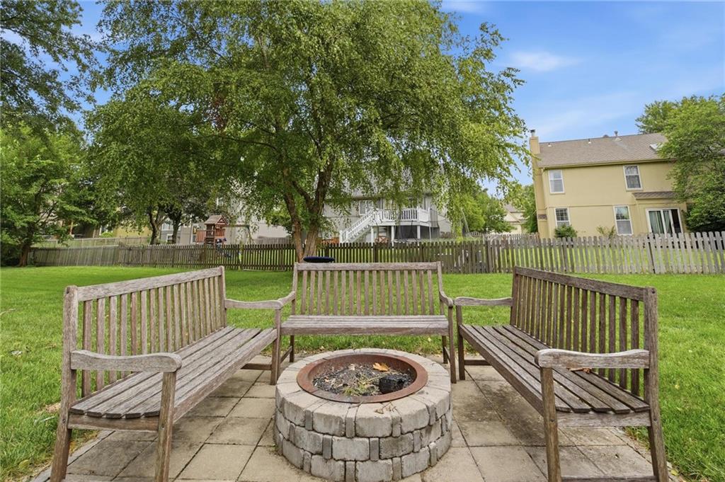 14060 S Blackfoot Ct, Olathe, KS 66062